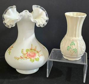 lot 250 image: Pair of Lovely Vintage Vases