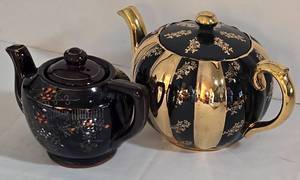 lot 260 image: Vintage Teapot Options
