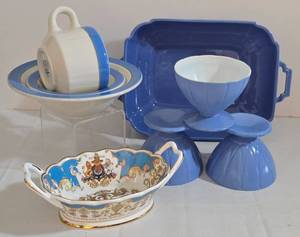 lot 261 image: Pretty Blue Serving Options