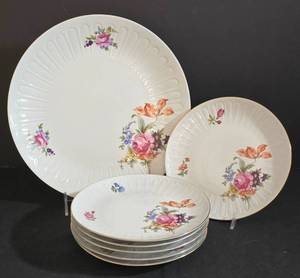 lot 270 image: Vintage German Democratic Republic Dish Set