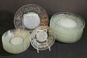 lot 273 image: Patterned Crystal Plate & Bowl Set