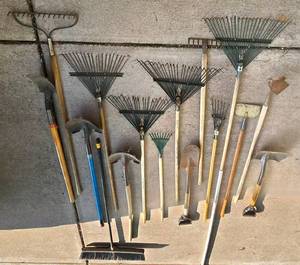 lot 289 image: Large Garden Tool Collection