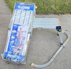 lot 294 image: Ladder Stabilizer & Aluminum Work Platforms