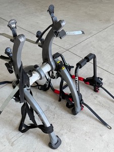 lot 64 image: Lot of 2 Saris Vehicle Bicycle Racks with Straps