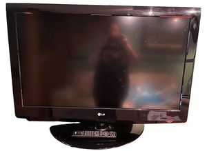 lot 29 image: LG 37LG30 37-Inch LCD TV with Remote Control