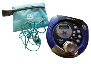 lot 44 image: Aiwa XP-SP910 Cross Trainer Portable CD Player with Yurbuds Earbuds