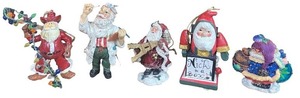 lot 148 image: Set of 5 Santa Claus Christmas Figurines and Ornaments