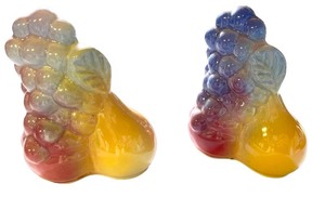 lot 185 image: Vintage Ceramic Grape Cluster Salt and Pepper Shakers