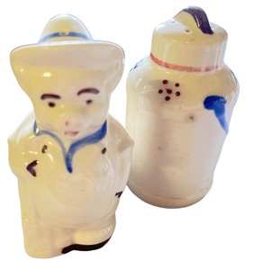 lot 189 image: Vintage Shawnee Ceramic Farmer and Milk Can Salt and Pepper Shaker Set
