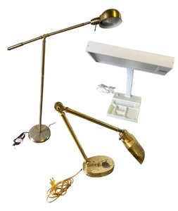 lot 174 image: Set of 2 Desk Lamps and 1 Adjustable Floor Lamp