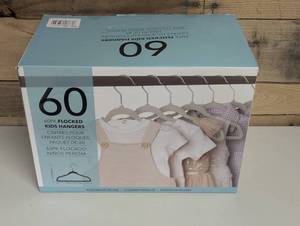 lot 20 image: Heavy Duty Hanger Non Slip Flocked Velvet 360 Swivel Hook w Notches For Kids