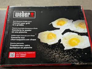lot 209 image: Weber Genesis Grill 300 Series Rust-Resistant Griddle Insert - Light Use