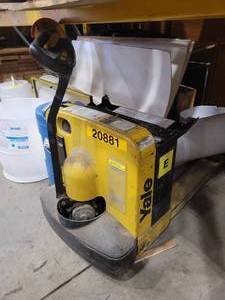 lot 13 image: Yale Electric Power Jack (584090) Does Operate, Cannot Hold A Charge
