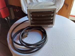 lot 4 image: Comfort Zone CZ220 Heavy Electric Utility Heater with 5000W Capacity - 240V