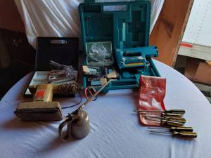 lot 7 image: Makita T220D Cordless Stapler, Black & Decker Finishing Sander, and More Tools