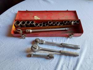 lot 8 image: Thorsen Ratchet with Misc. Sockets
