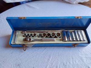lot 9 image: Craftsman Socket Set in Metal Case