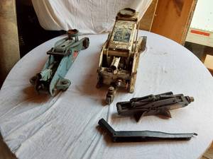 lot 51 image: Sears Hydraulic Floor Jack and E-Z Lift 2 Ton Jack  Untested