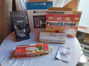 lot 64 image: Bunn Coffee Brewer and FoodSaver VAC350 Vacuum Sealer with Accessories