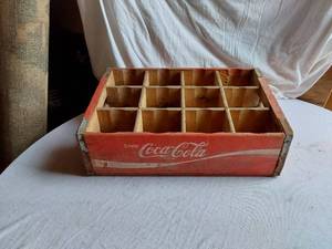 lot 73 image: Coca-Cola Wooden Crate with Dividers