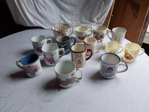 lot 82 image: Coffee Mugs and Glassware including Potpourri Press and Lefton Mugs, Royal Domino Cup, and More