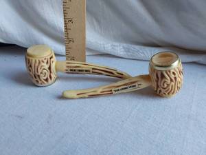 lot 95 image: Great Smoky Mts. Souvenir Salt and Pepper Shaker Pipes
