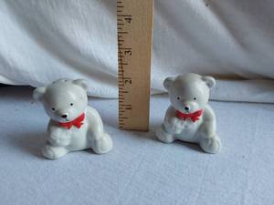 lot 101 image: Ceramic Bear Salt and Pepper Shakers