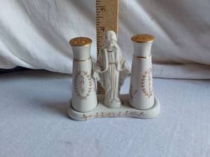 lot 105 image: Ceramic Religious Salt and Pepper Shaker Set