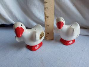 lot 108 image: Souvenir Booger Hollow Arkansas Duck Salt and Pepper Shakers