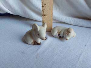 lot 114 image: Pig Salt and Pepper Shakers Made in Taiwan ROC