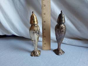 lot 116 image: HARMONY HOUSE SONATA BY MASCO Silver Plated Salt and Pepper Shakers