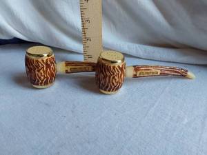 lot 117 image: Arkansas Souvenir Pipe Salt and Pepper Shakers