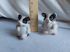 lot 118 image: Cow Salt and Pepper Shakers