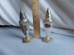 lot 122 image: La France 504 Salt and Pepper Shakers
