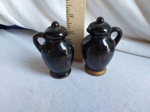 lot 129 image: Salt and pepper shaker set