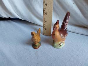 lot 131 image: Pair of Ceramic Bird Salt or Pepper Shakers
