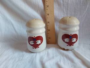 lot 154 image: Salt and Pepper Shakers with Heart and Sheep Design Made in Taiwan ROC