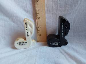 lot 171 image: Set of Country Music Hall of Fame Salt and Pepper Shakers