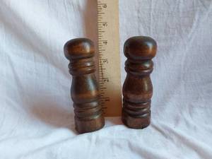 lot 177 image: Vintage Wooden Salt and Pepper Shakers