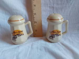 lot 180 image: New Mexico Souvenir Ceramic Salt and Pepper Shakers with Crackling