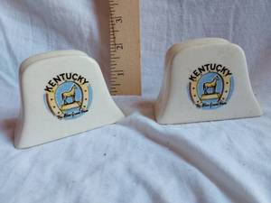 lot 181 image: Kentucky Themed Ceramic Salt and Pepper Shakers