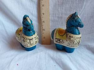 lot 187 image: Norleans Japan Blue Horse Salt and Pepper Shakers
