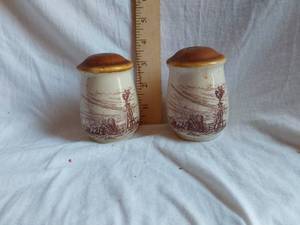 lot 188 image: Vintage ceramic salt and pepper shakers with farm scene design