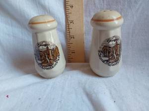 lot 191 image: Stone Mountain Park Souvenir Salt and Pepper Shakers