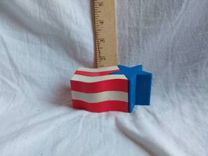 lot 200 image: Stars and Stripes Salt and Pepper Shakers