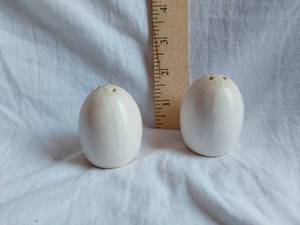 lot 201 image: White Ceramic Salt and Pepper Shakers Set