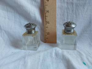lot 207 image: Lot of Vintage Glass Salt and Pepper Shakers