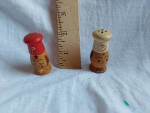 lot 208 image: Wooden Salt and Pepper Shakers with Cork Stoppers