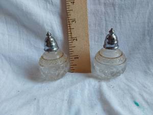 lot 210 image: Pair of Vintage Glass Salt and Pepper Shakers with Metal Tops