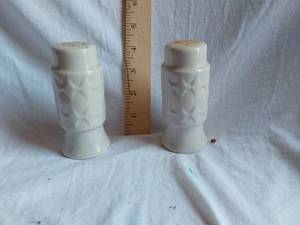 lot 214 image: Pair of White Ceramic Salt and Pepper Shakers